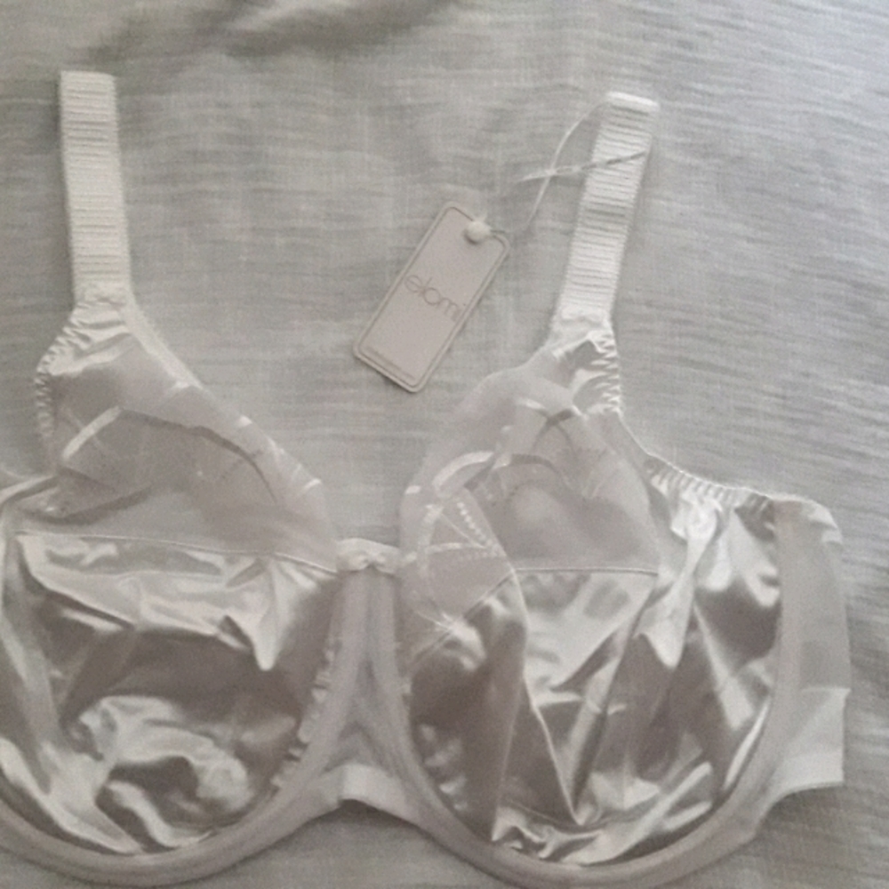 Brand new elomi cate  bra   with underwire